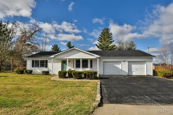 1819 Oak Tree Street, St Peters, MO 63376