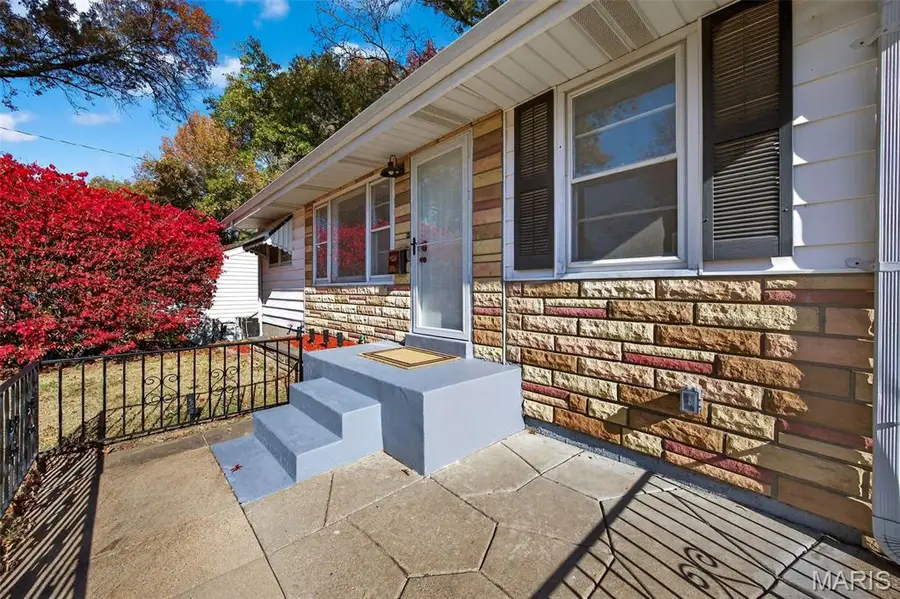 100 Du Bourg Lane, Florissant, MO 63031 - Image #2