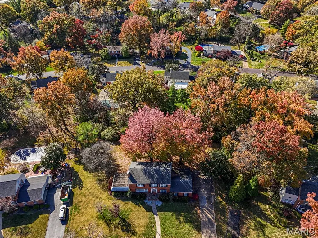 32 Berkshire Drive, Richmond Heights, MO 63117 - Image #1