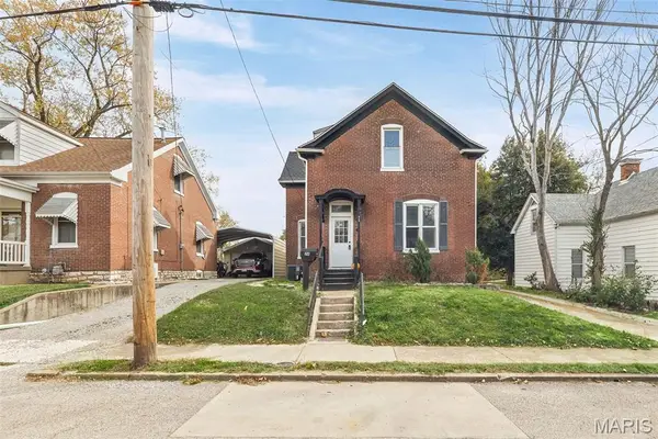 24 S 14th Street, Belleville, IL 62220