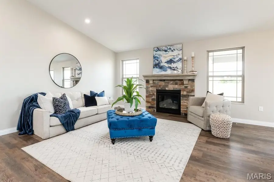 1433 Fairwood Drive, Belleville, IL 62220 - Image #2