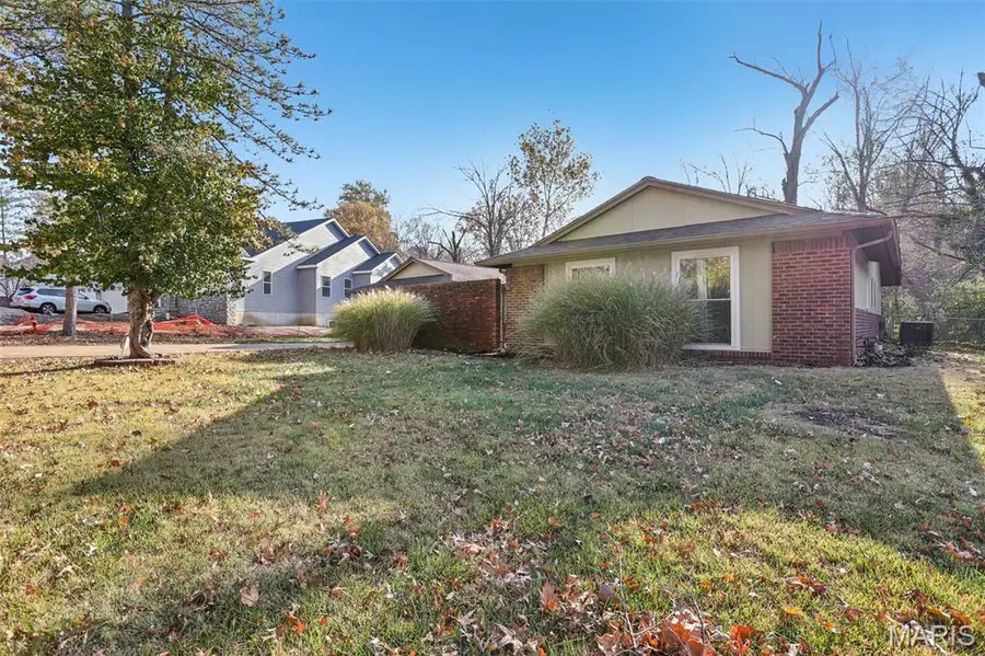 117 Old Oaks Drive, Ballwin, MO 63011 - Image #2