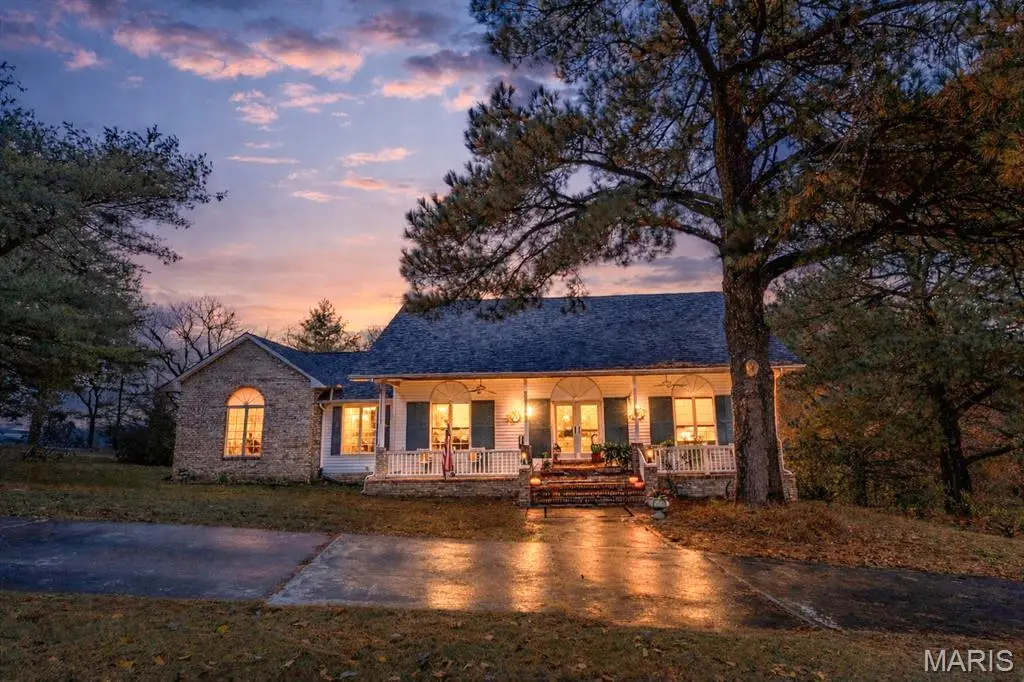 18049 Thomas Drive, Dexter, MO 63841 - Image #1