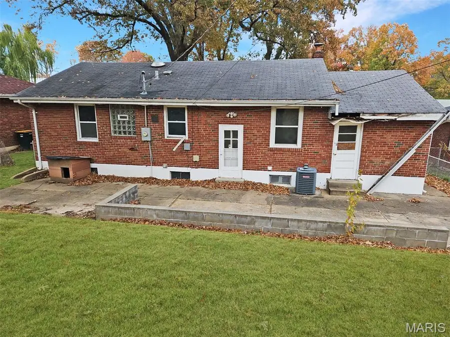 1110 Duenke Drive, Bellefontaine Neighbors, MO 63137 - Image #2