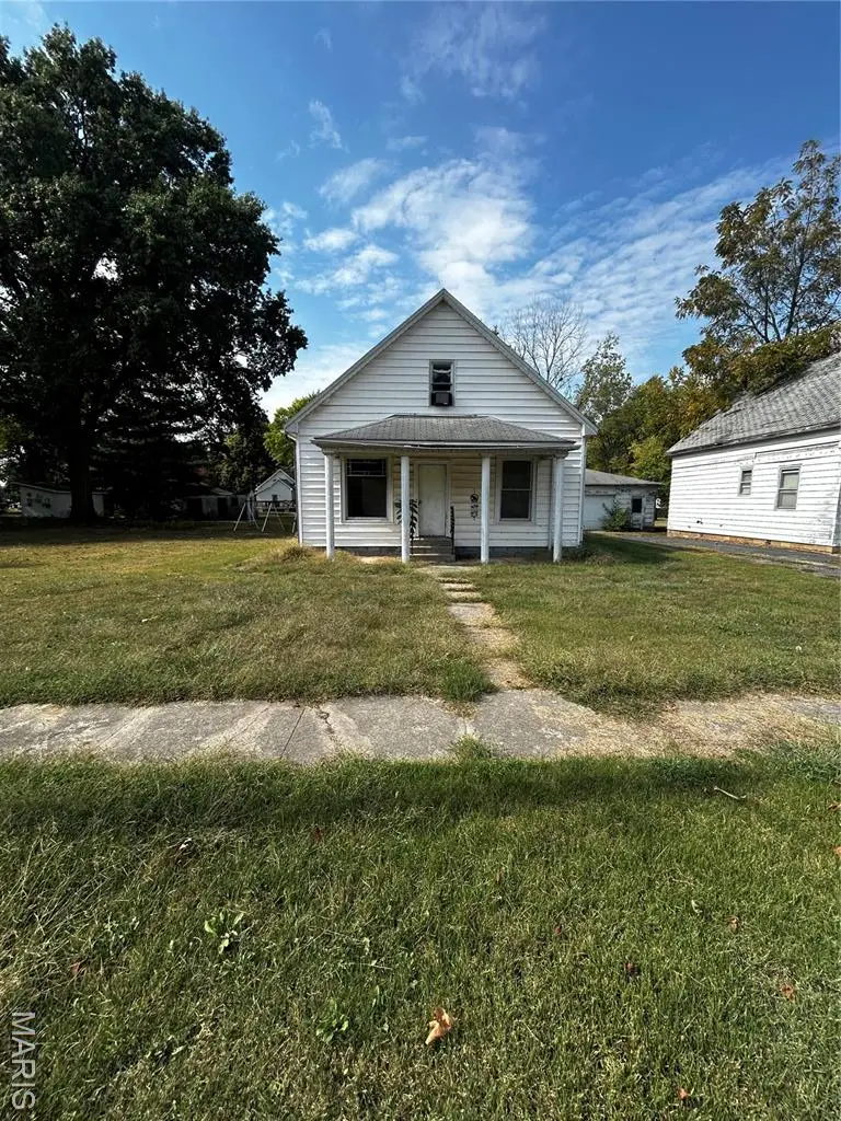 311 N Elm Street, Nokomis, IL 62075 - Image #1