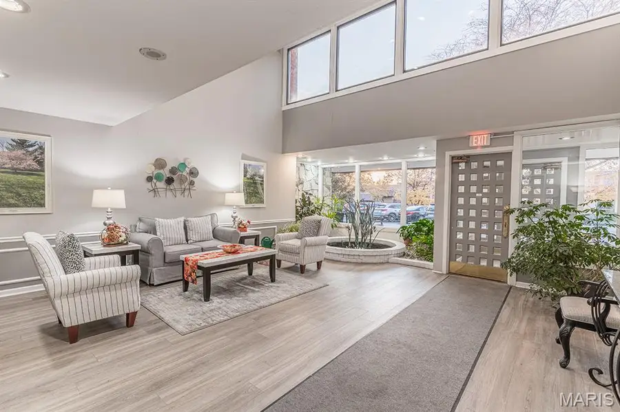 590 Sarah Lane #208, Creve Coeur, MO 63141 - Image #3