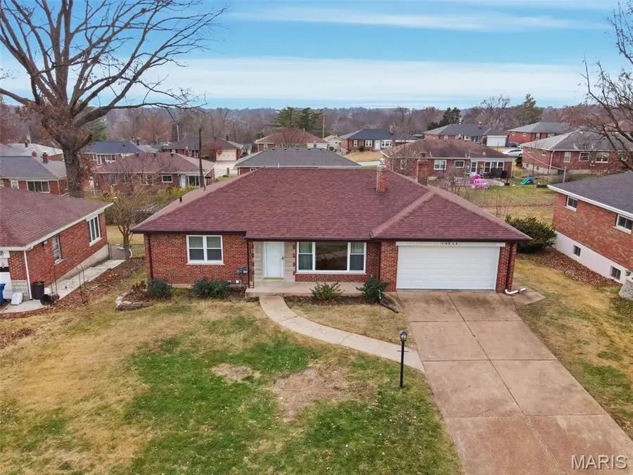 10664 Charrette Drive, Saint Louis, MO 63123 - Image #2