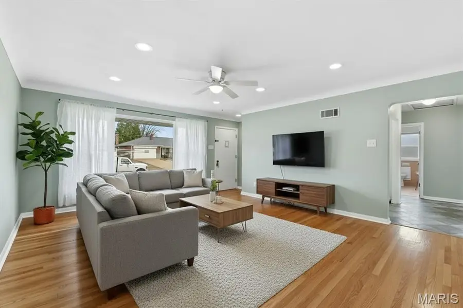 10664 Charrette Drive, Saint Louis, MO 63123 - Image #3