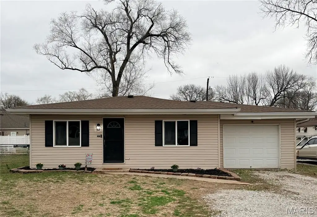 315 Pershing Avenue, Wood River, IL 62095 - #1