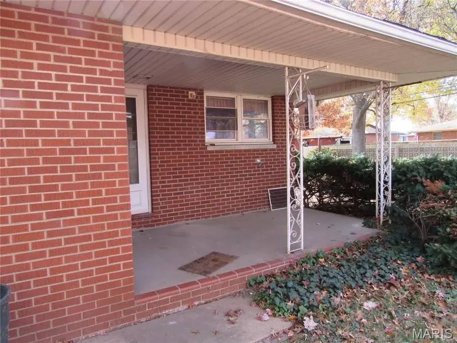 734 Berry Road, Wood River, IL 62095 - Image #3