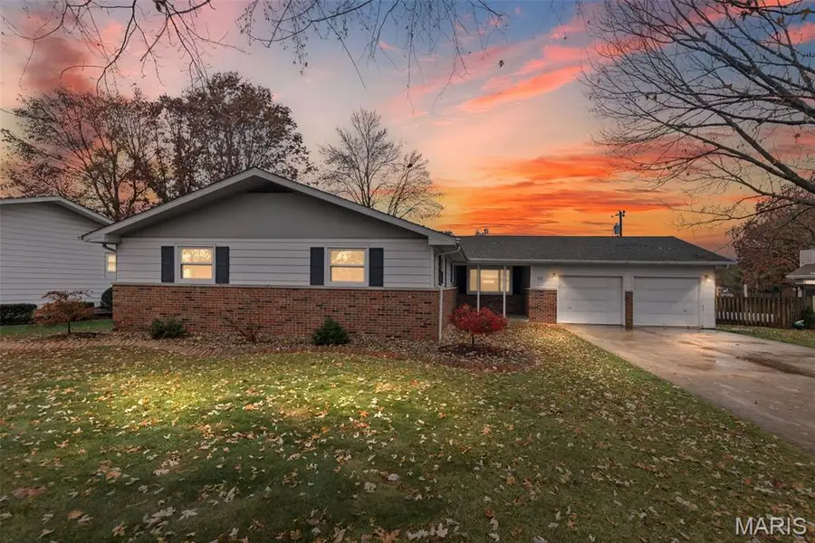 118 Whispering Oaks Dr. Drive, Bethalto, IL 62010 - Image #2