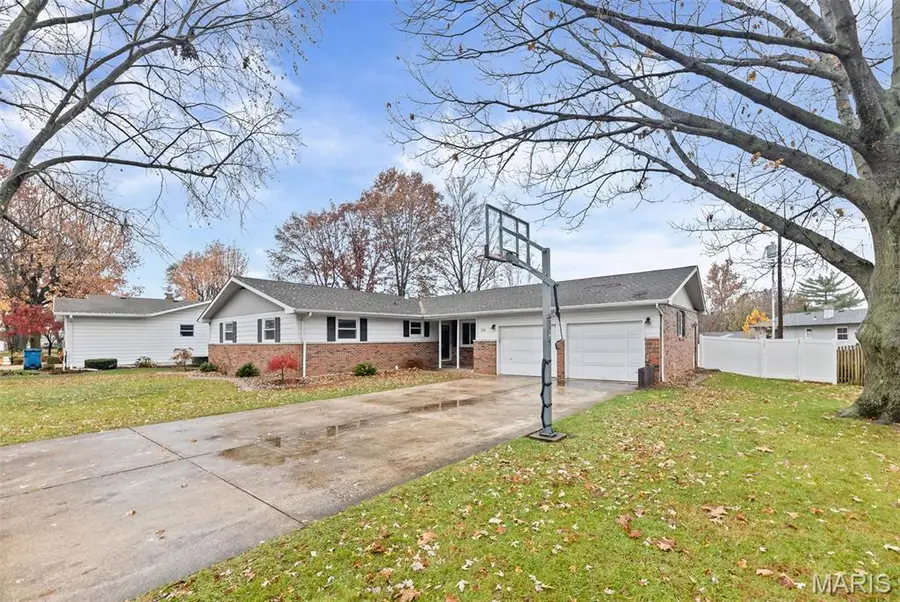 118 Whispering Oaks Dr. Drive, Bethalto, IL 62010 - Image #3