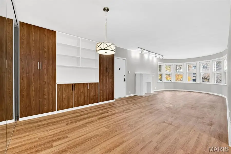 907 S Hanley Road #5, Clayton, MO 63105 - Image #3