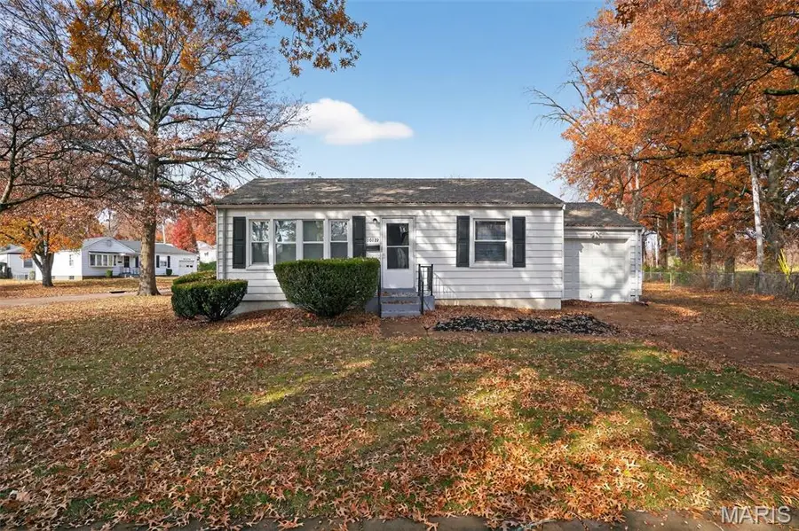 10129 Ashbrook Drive, Saint Louis, MO 63137 - Image #2