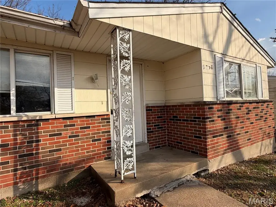 9858 Green Valley Drive, Saint Louis, MO 63136 - Image #3