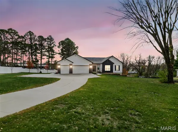 4 Sunset Acres Drive, Cottleville, MO 63304