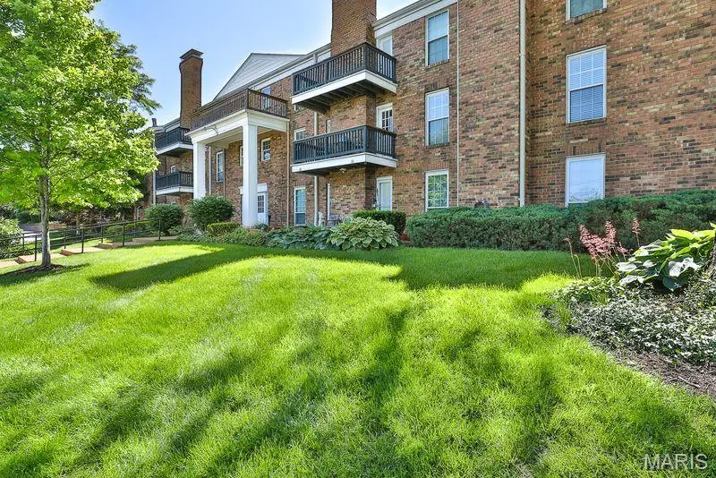 10374 Chimney Rock Drive #2, Saint Louis, MO 63146 - #3