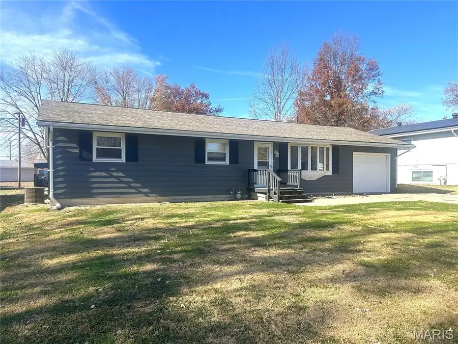 1133 Teresa Ln, Carrollton, IL 62016 - Image #2