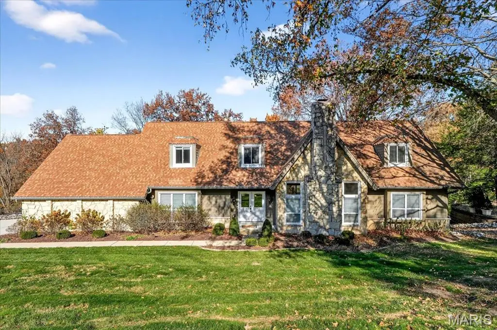 12627 Bradford Woods Drive, Saint Louis, MO 63127 - Image #1