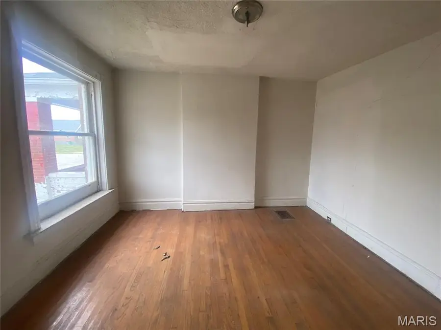 4708 Mcmillan Avenue, Saint Louis, MO 63108 - Image #2