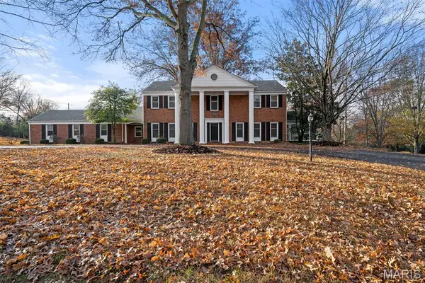 849 Bluespring Lane, Frontenac, MO 63131