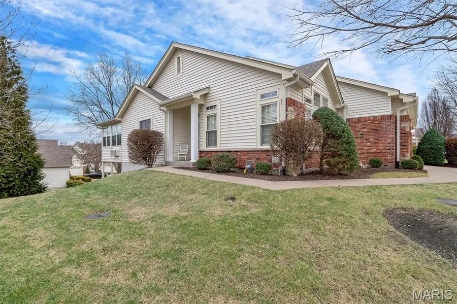 811 Stone Meadow Drive, Chesterfield, MO 63005 - Image #2