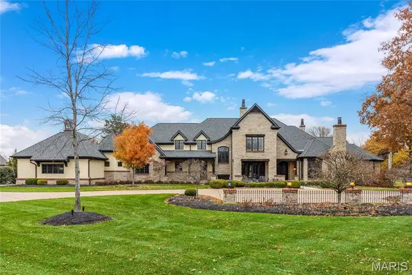 8 Bridle Lane, Frontenac, MO 63131