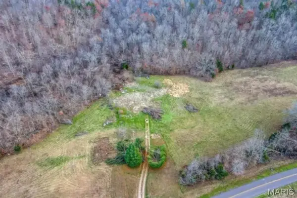 5866 Highway B, Ellington, MO 63638