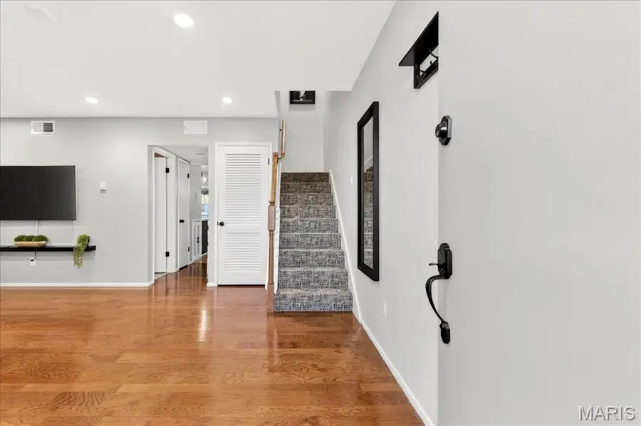 10032 Sakura Drive, Saint Louis, MO 63128 - Image #2