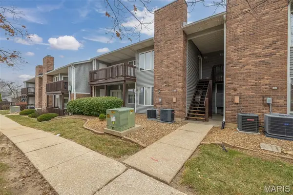 108 King Drive #2D, St Charles, MO 63303