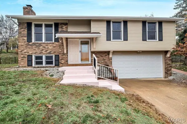 2711 Windford Court, Oakville, MO 63129