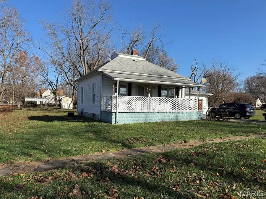 109 W Willow Street, Sorento, IL 62086 - Image #3