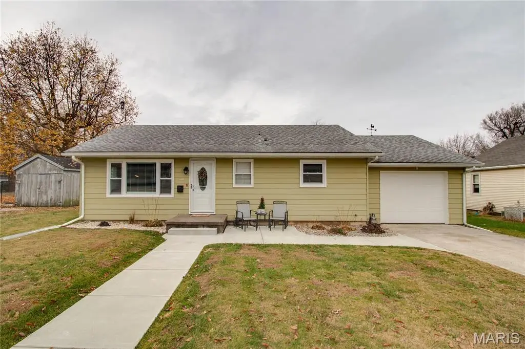 908 Walnut Street, Jerseyville, IL 62052 - #1