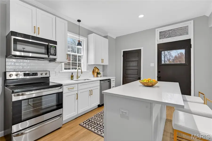 8811 North Avenue, Saint Louis, MO 63114 - Image #2