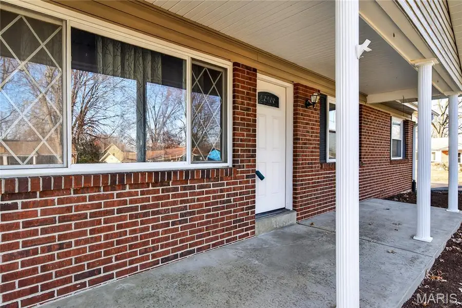 28 Saint Lawrence Drive, Saint Peters, MO 63376 - Image #3