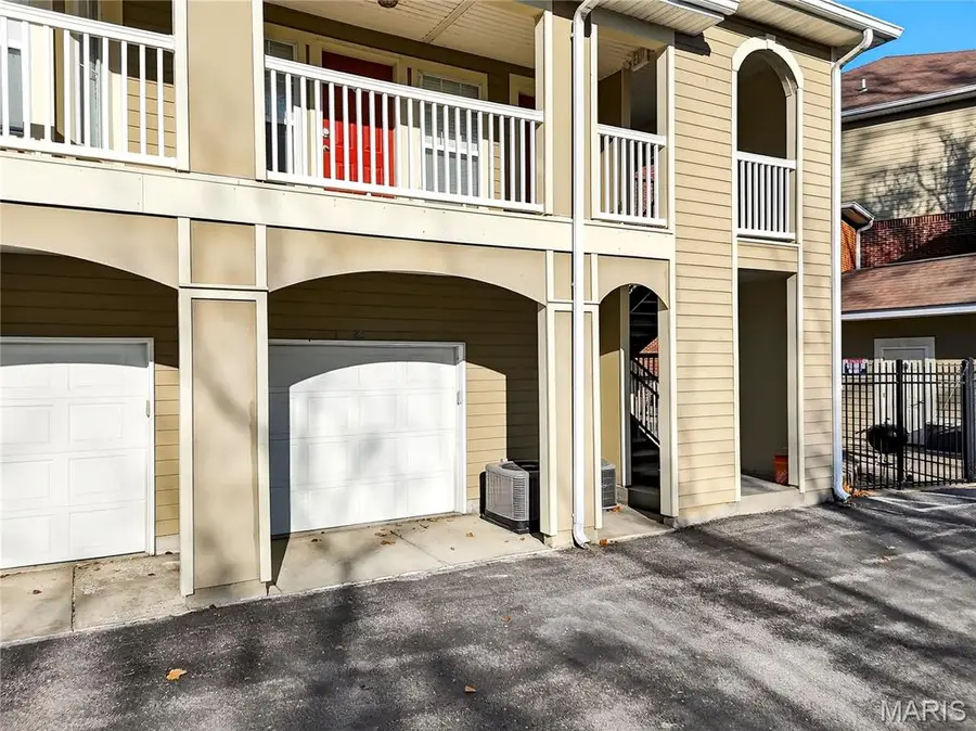 2714 Mcknight Crossing Court, Rock Hill, MO 63124 - Image #2