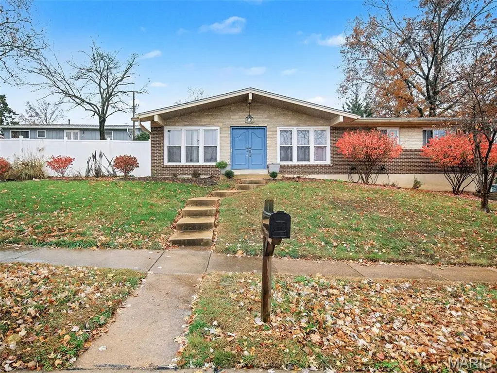10934 Kingsmere Drive, Saint Louis, MO 63123 - Image #1