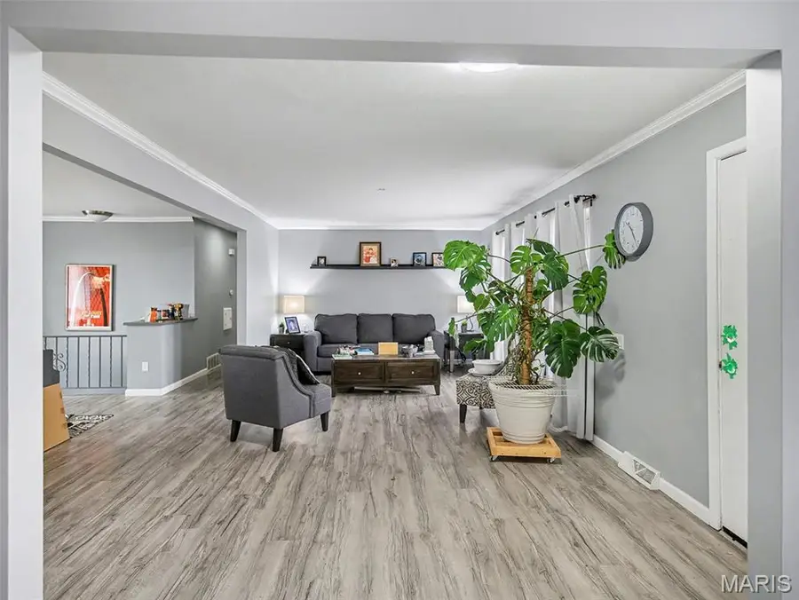 10934 Kingsmere Drive, Saint Louis, MO 63123 - Image #2