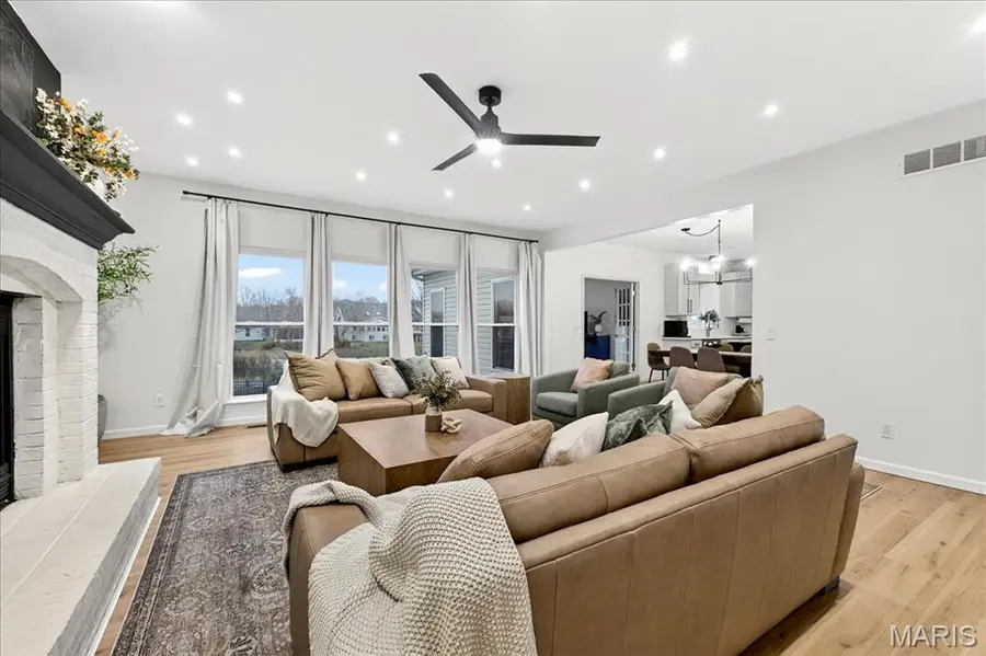 82 N Hillview Drive, Saint Peters, MO 63376 - #3