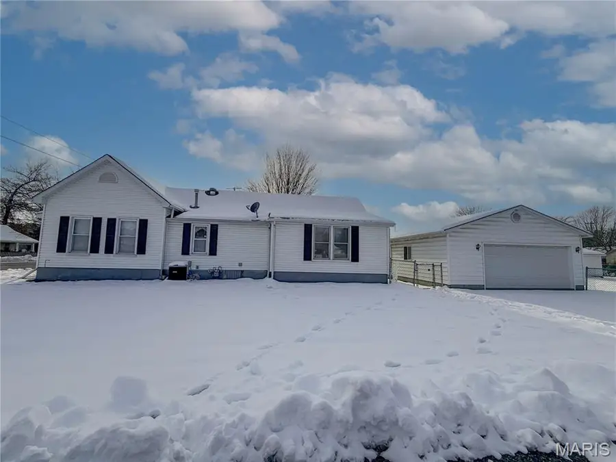 302 S O'bannon Street, Raymond, IL 62560 - Image #3