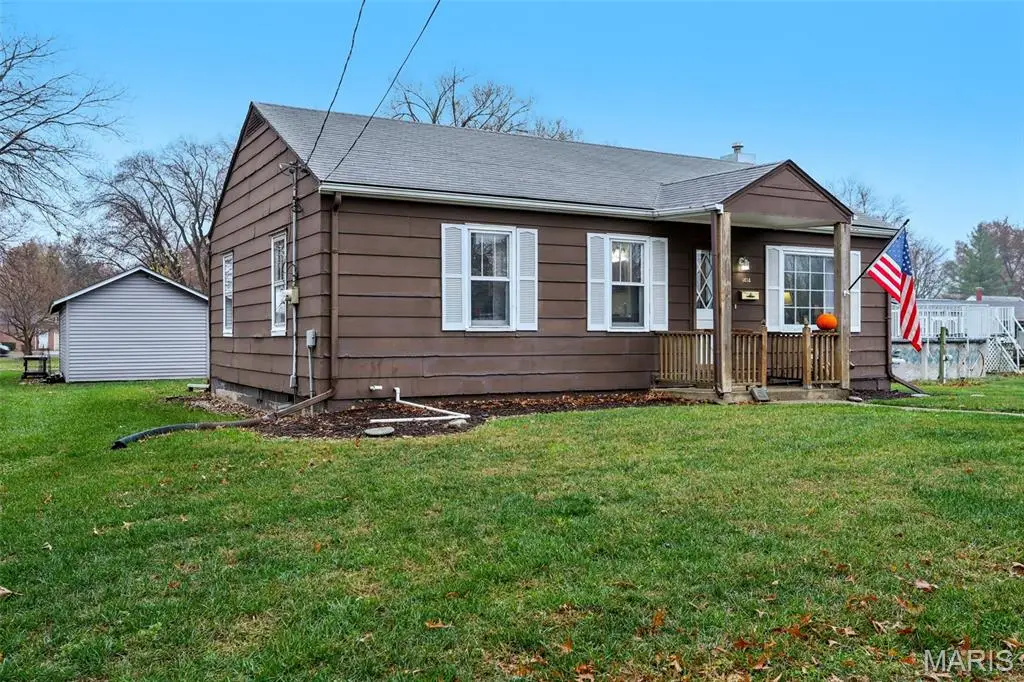 1414 N Van Buren Street, Litchfield, IL 62056 - Image #1