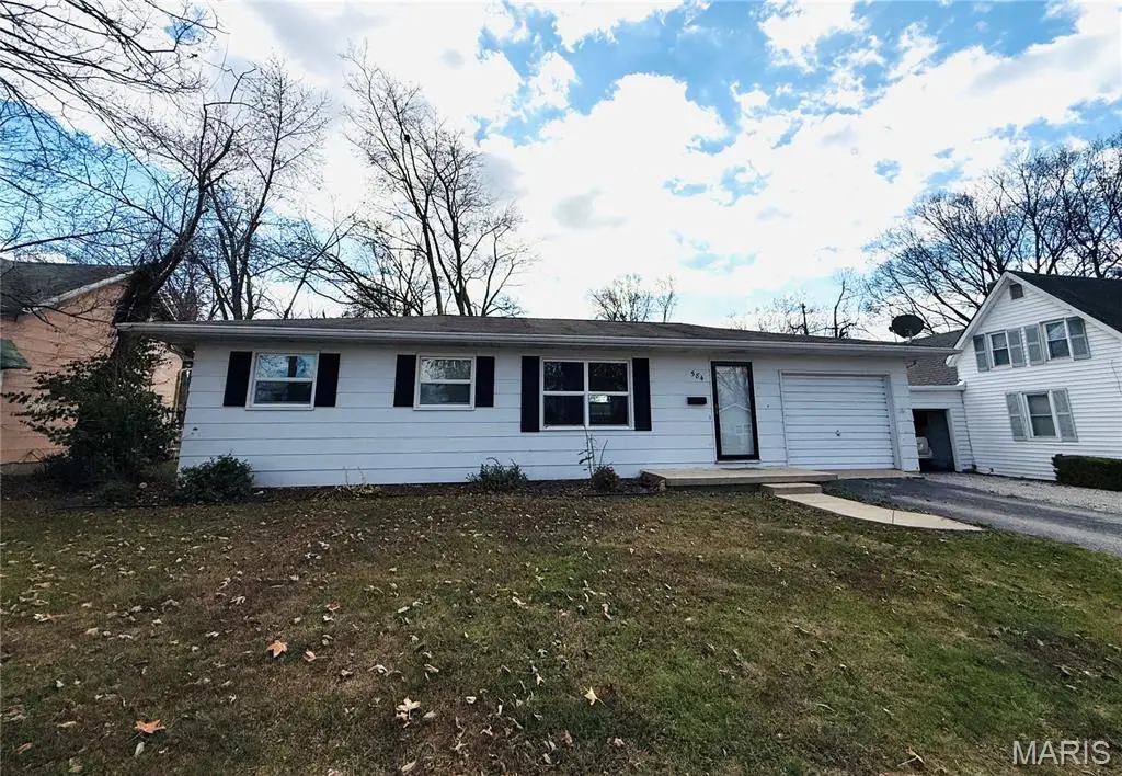 584 W Center Street, Nashville, IL 62263 - Image #1