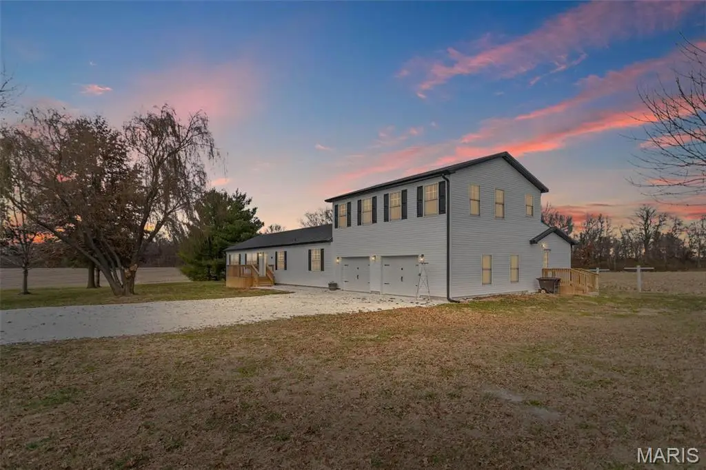 367 NW 175 Avenue, Carrollton, IL 62016 - Image #1