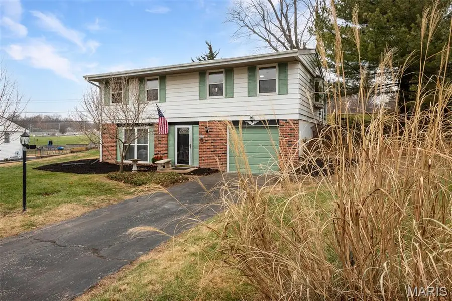 915 Trianon Lane, Missouri River, MO 63011 - Image #2