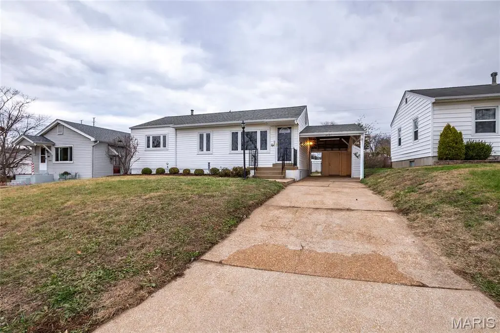 9721 Shuffle Drive, Saint Louis, MO 63123 - Image #1