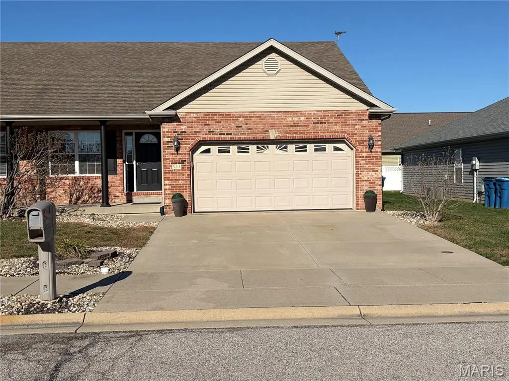 55 Bridgewater Lane #B, Highland, IL 62249 - Image #1