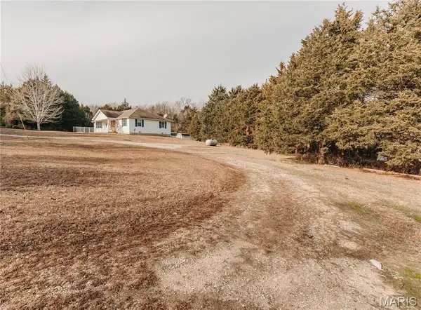 12280 Chicago Road, Dixon, MO 65459