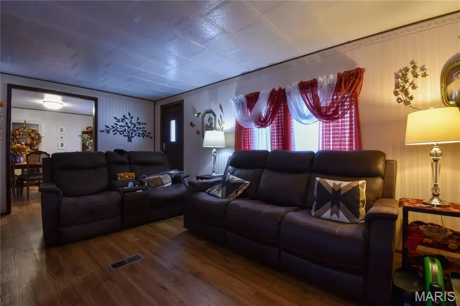 112 E 6th Street, Staunton, IL 62088 - #2