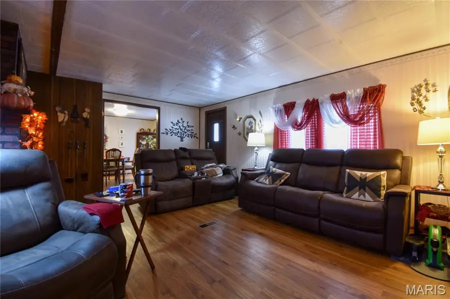 112 E 6th Street, Staunton, IL 62088 - #3