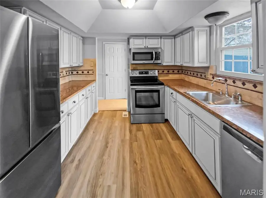 5655 Chalet Hill Drive, Saint Louis, MO 63129 - Image #2